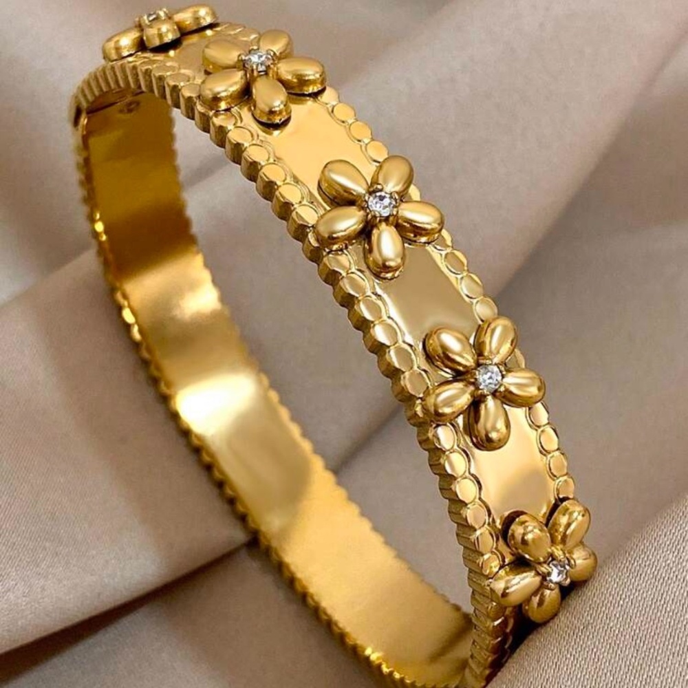 Timeless Diamond Flower Bangle – Stainless Steel with Gold Plating
